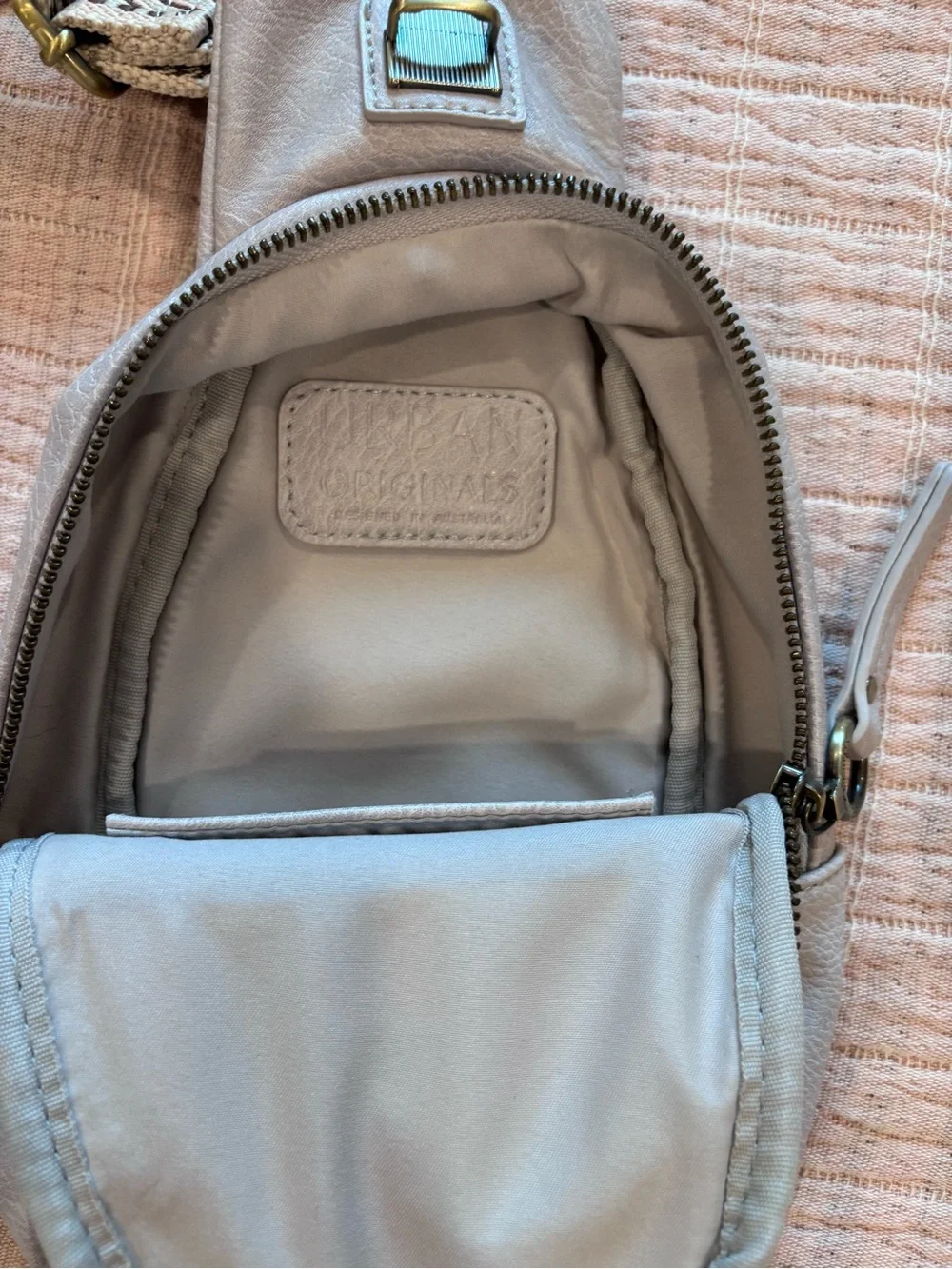 Urban Originals Sling Crossbody Grey with strap